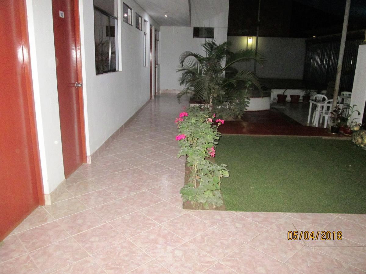 Hostal Caprichos Huacho Exterior foto
